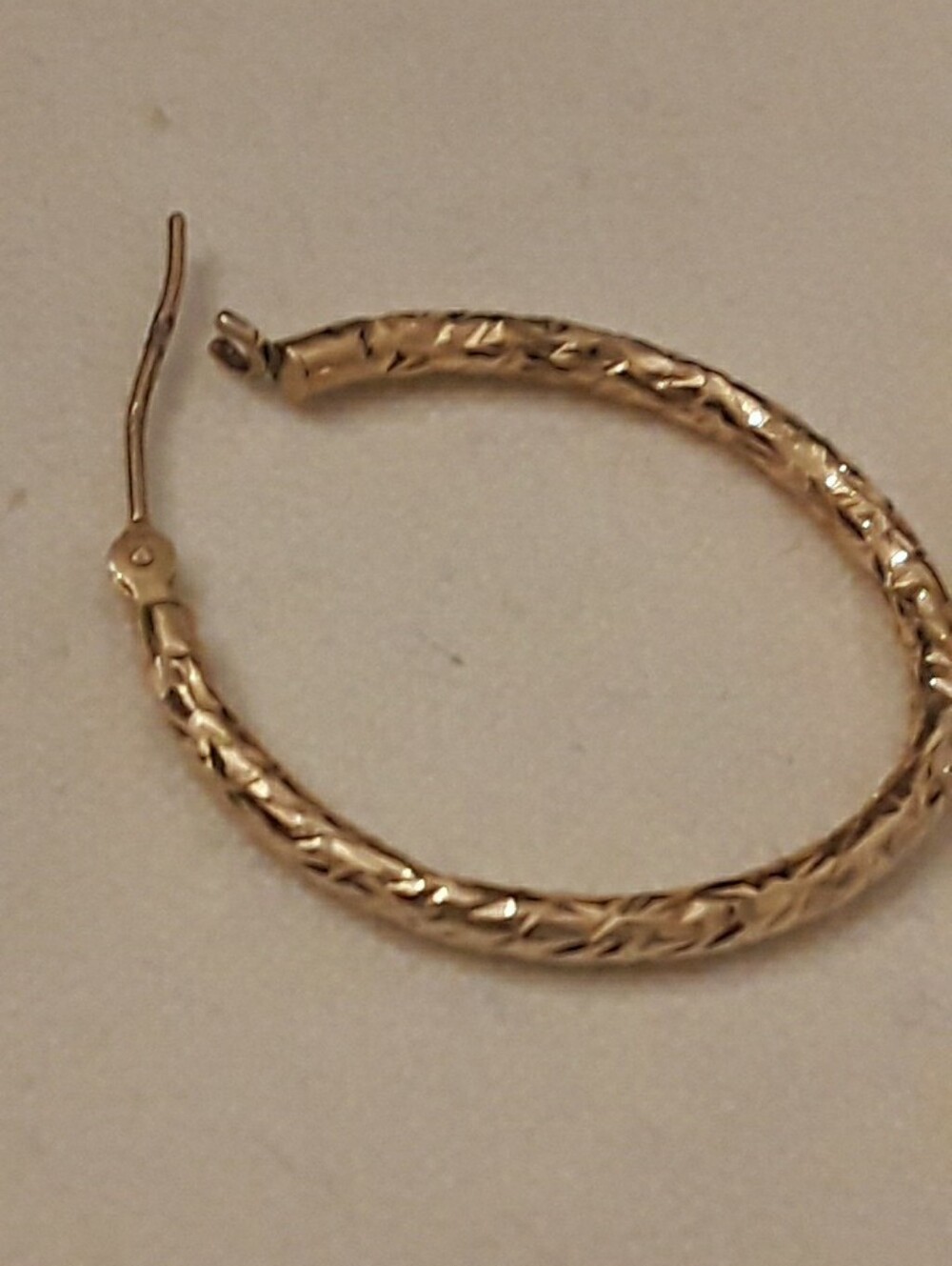 10k gold oval hoop earrings diamond cut detail